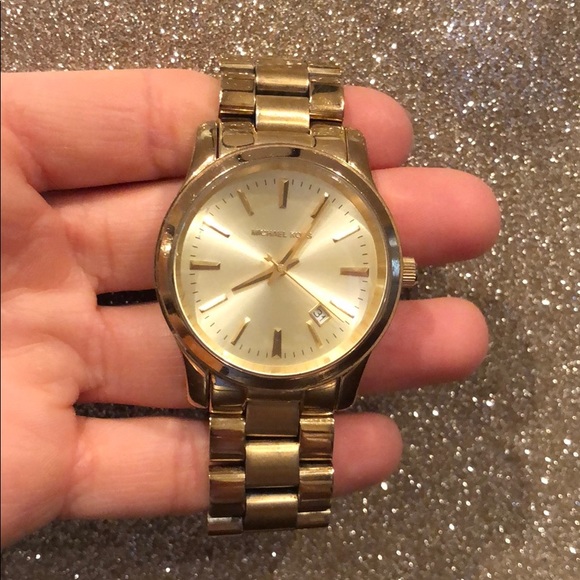 Women’s Michael Kors gold watch - Picture 3 of 3